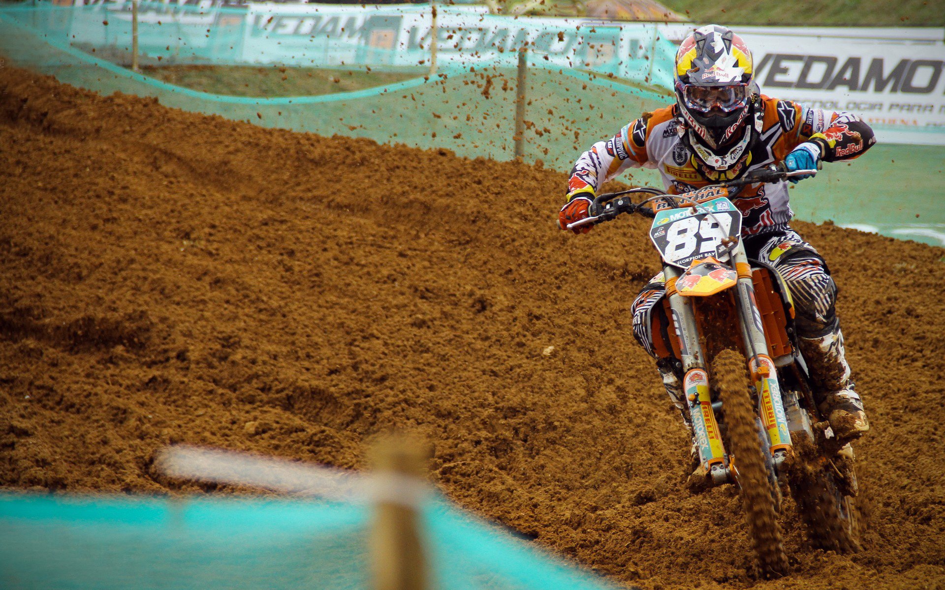 乔·莫伊：凭借极高的scrum控制力和防守反应，成为全黑队的坚强后盾