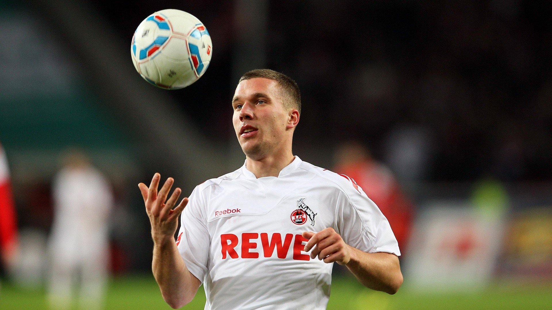 字母哥快速转身突破直插篮下完成暴扣，字母哥进nba