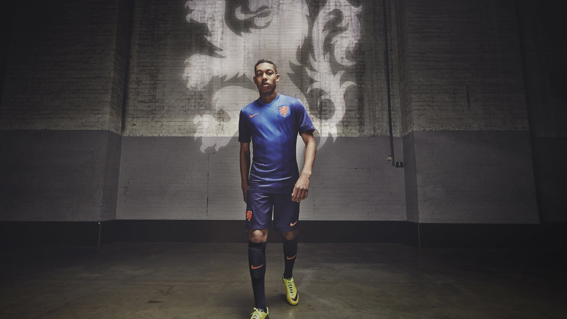 青训体系引入阶段目标设置机制按年龄推进核心训练内容，青训训练时间